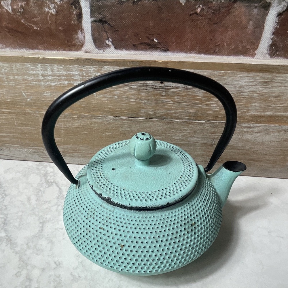 Turquoise Cast Iron Teapot w/ Stainless Infuser, Matte Textured Japanese 4 Cup - Picture 2 of 9